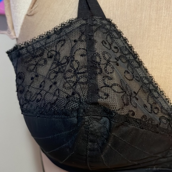 Charmfit's Black Lace Push Up Pads Bra 32B 1956 - Picture 5 of 15